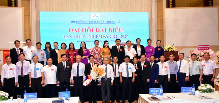 Lãnh đạo tỉnh Thừa Thiên Huế tặng hoa chúc mừng BCH Hiệp hội Du lịch khóa IV, nhiệm kỳ 2022 - 2027